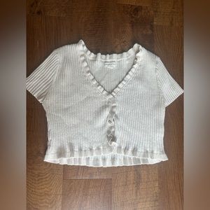 White short sleeve ruffle top